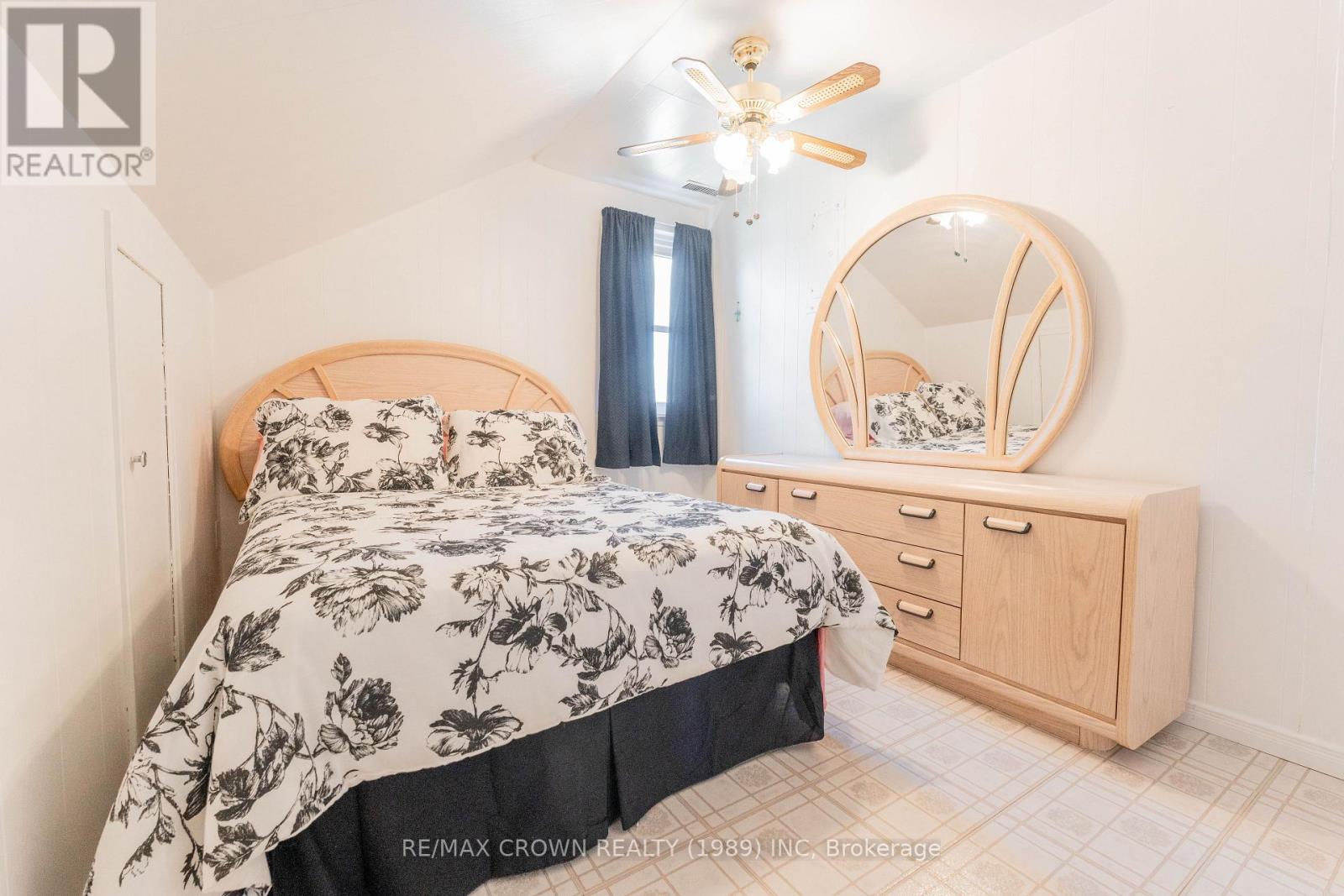 32 FRONTENAC CRESCENT - 26