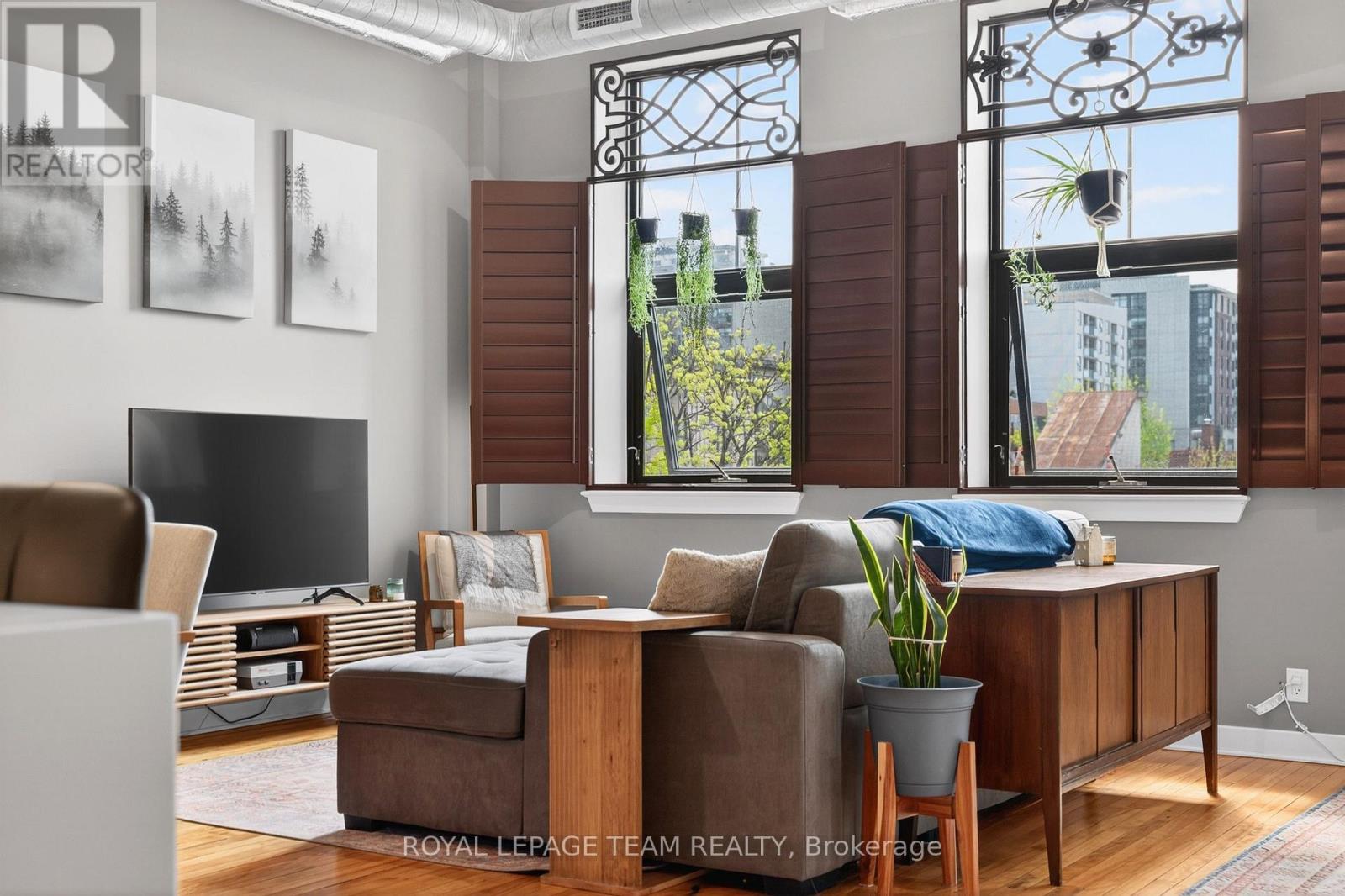 307 - 45 SPENCER STREET