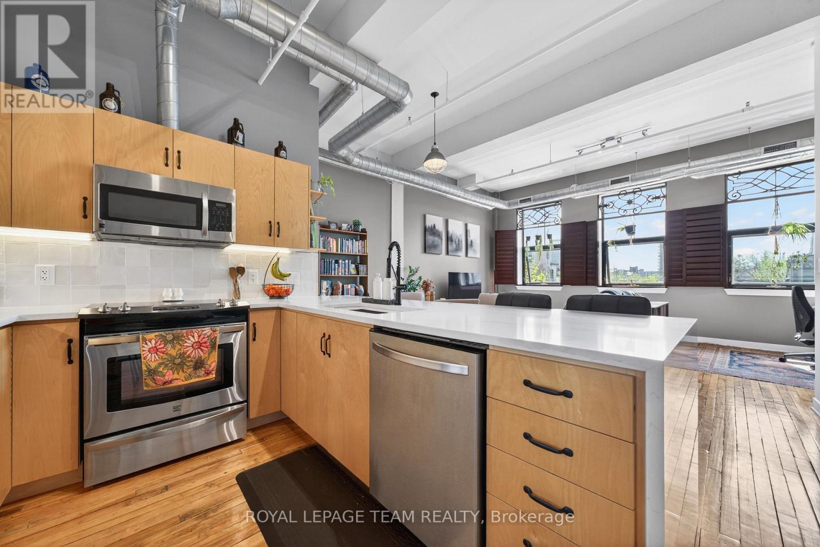 #307 45 SPENCER STREET - 32