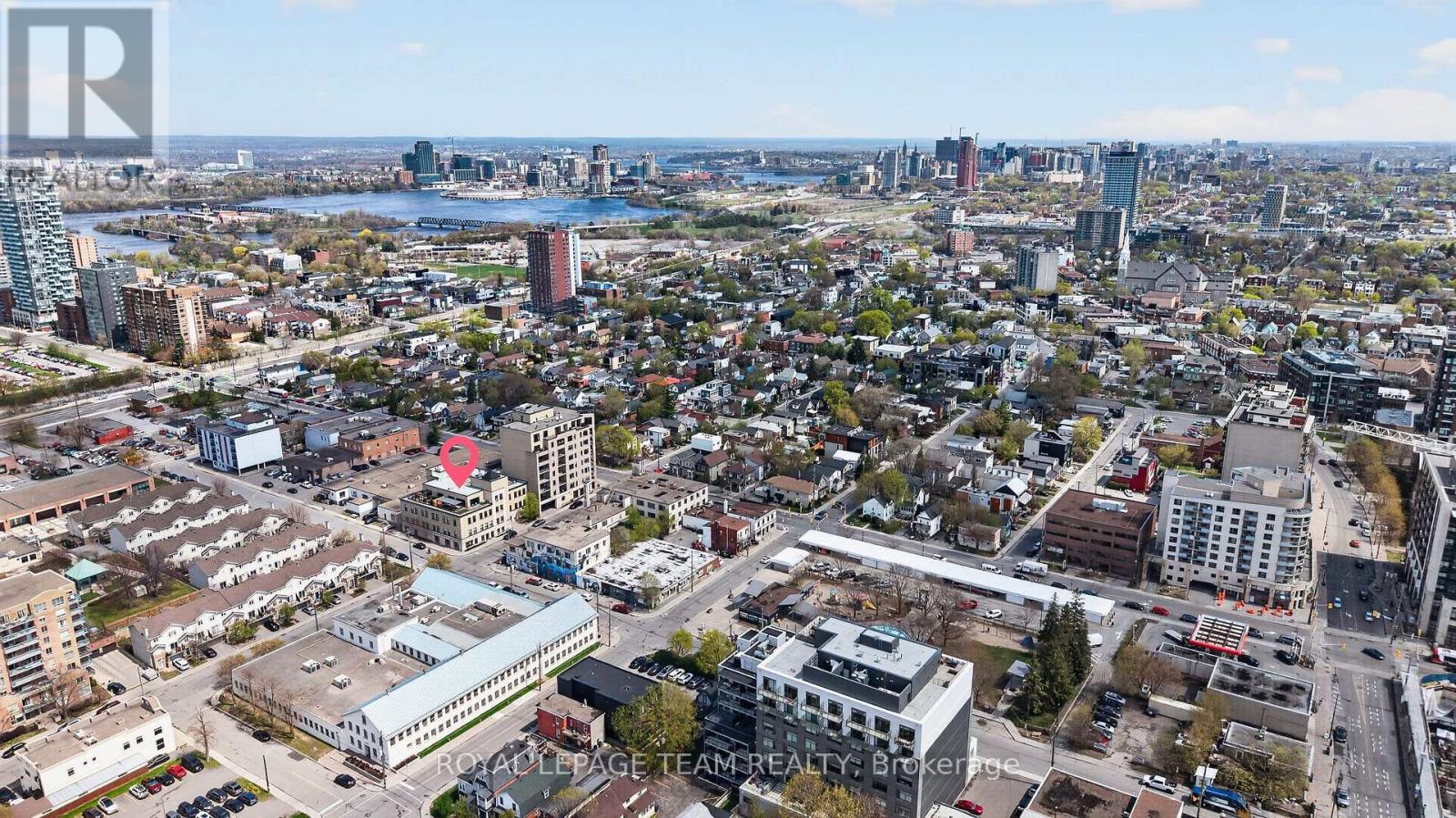 Short stroll from Parkdale Market!!!