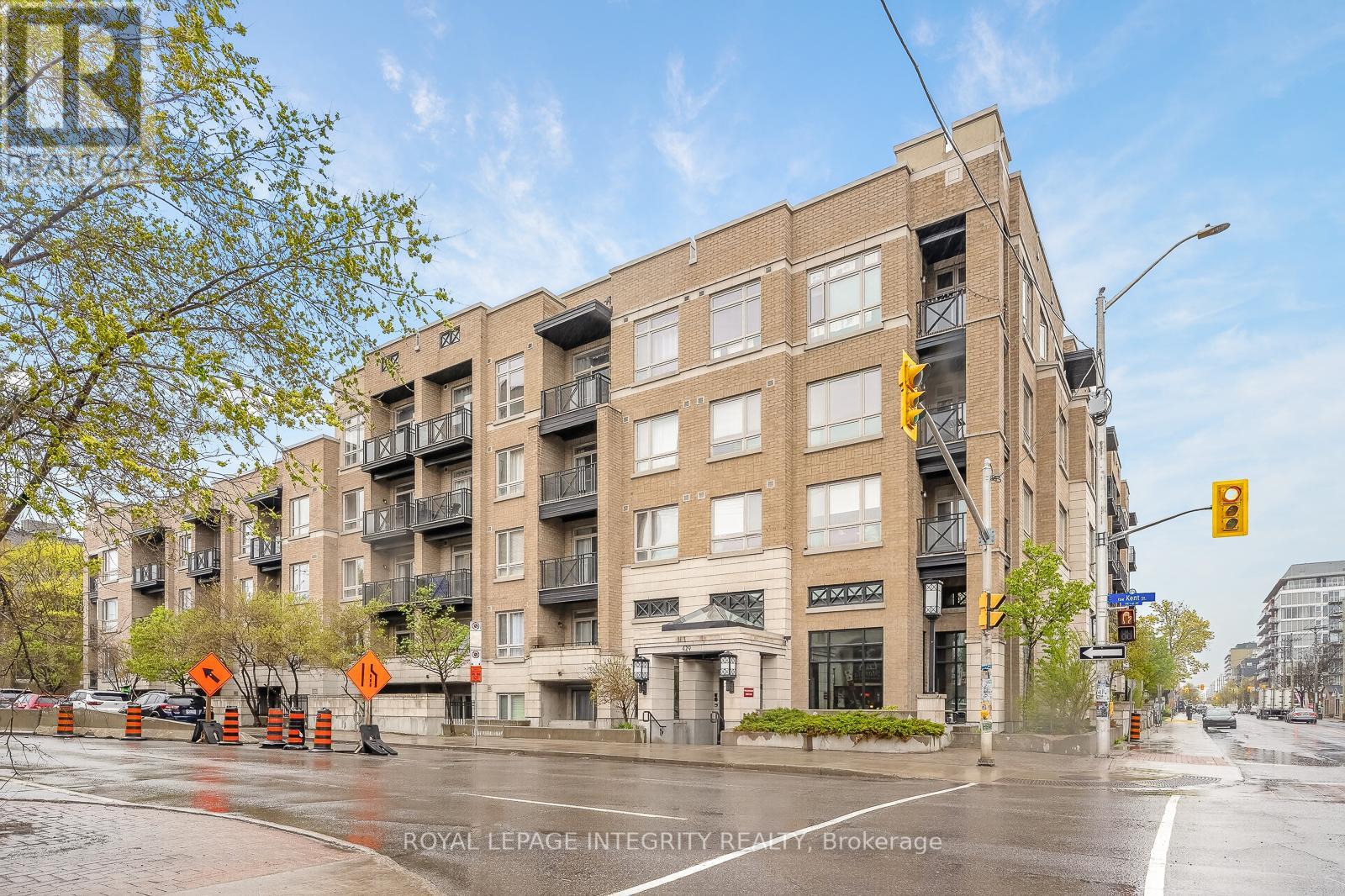 #506 429 KENT STREET - 1