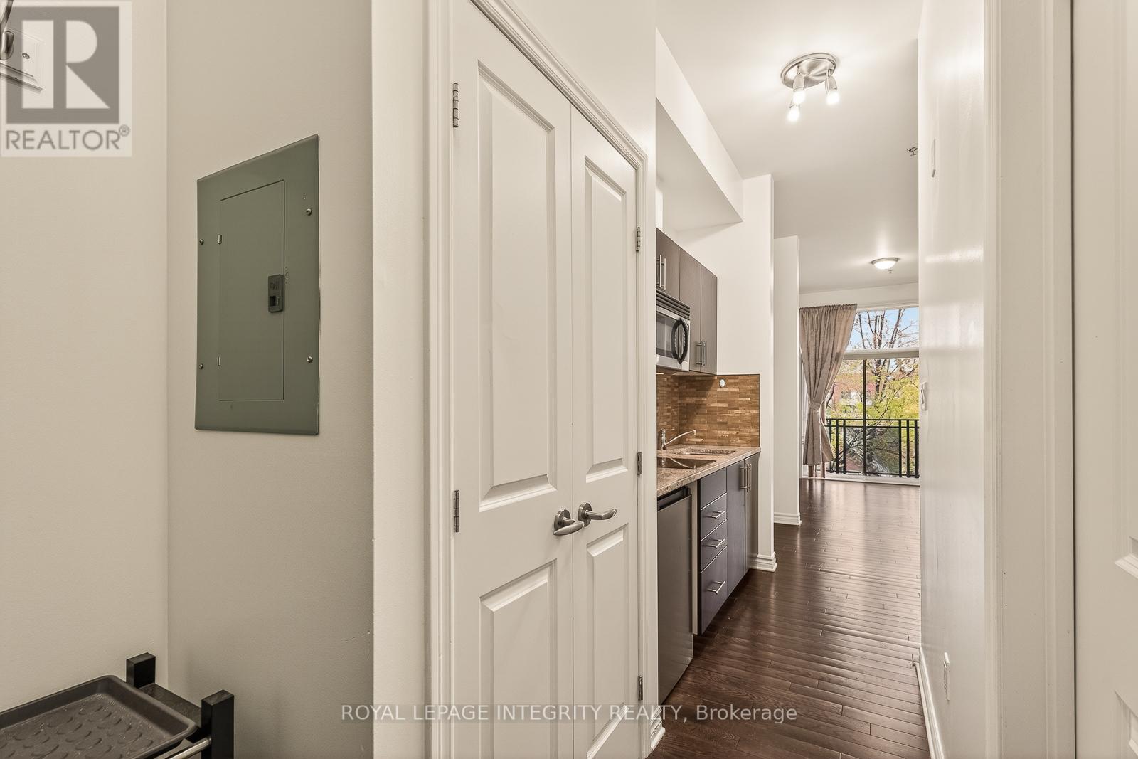#506 429 KENT STREET - 10