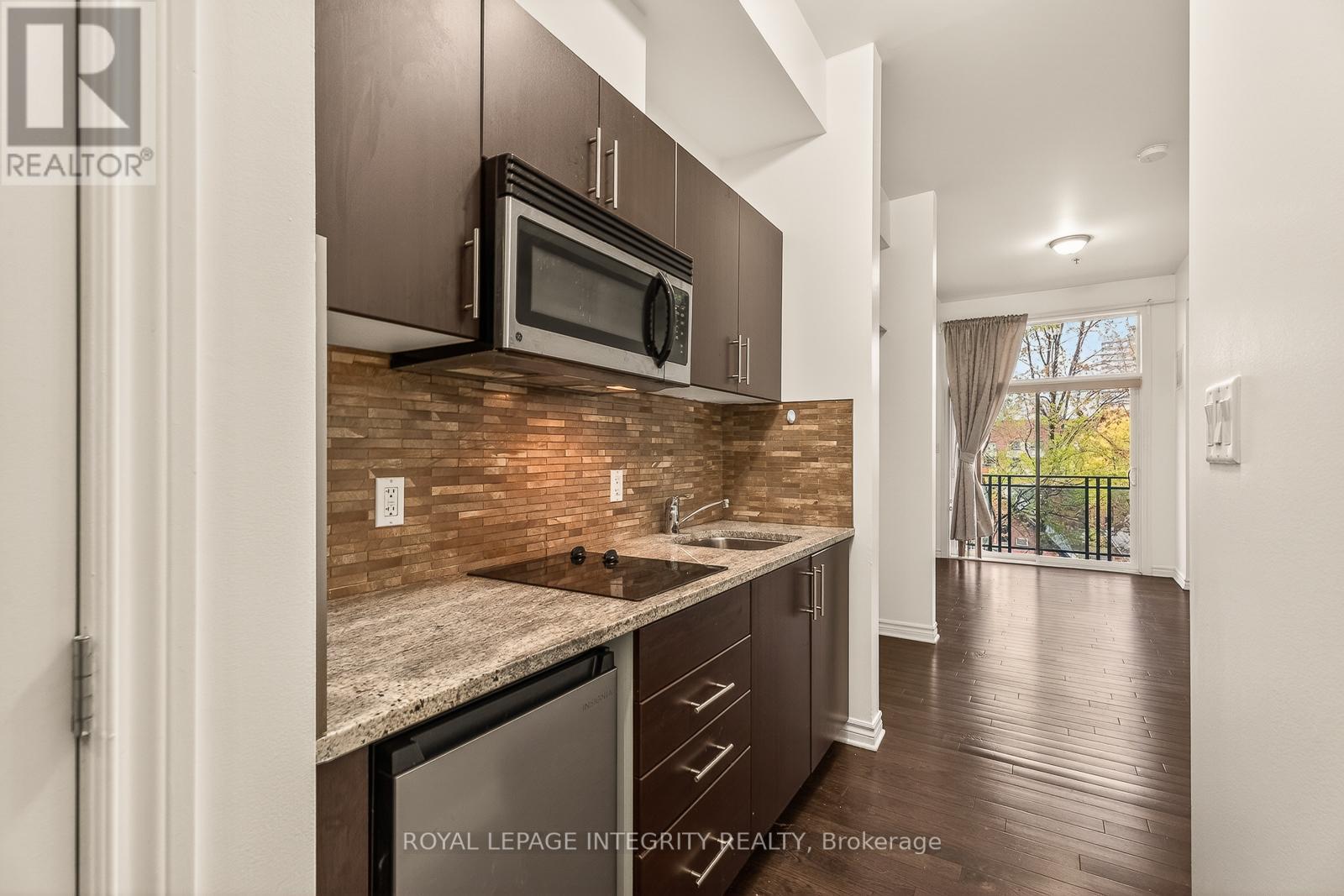 #506 429 KENT STREET - 11