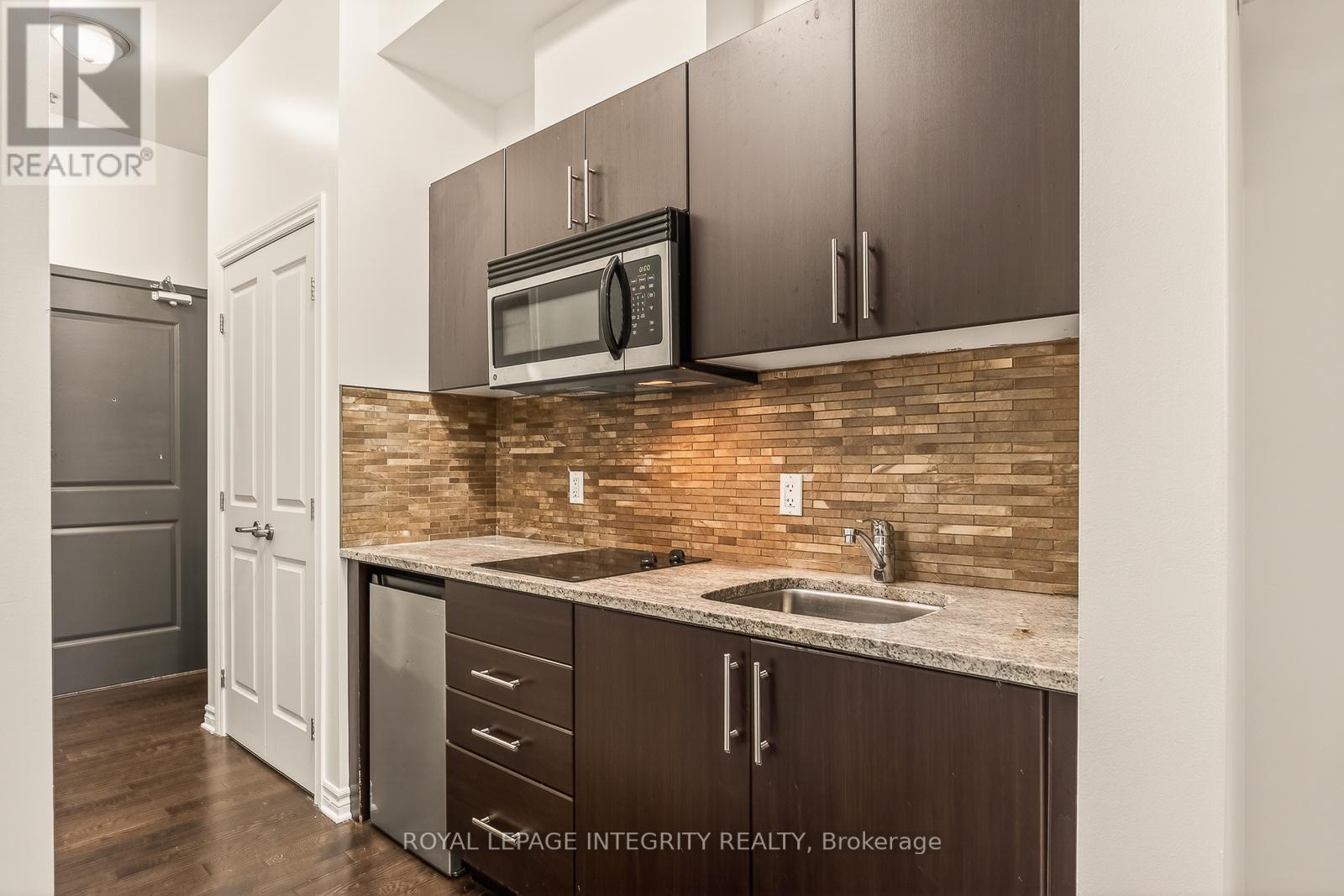 #506 429 KENT STREET - 13