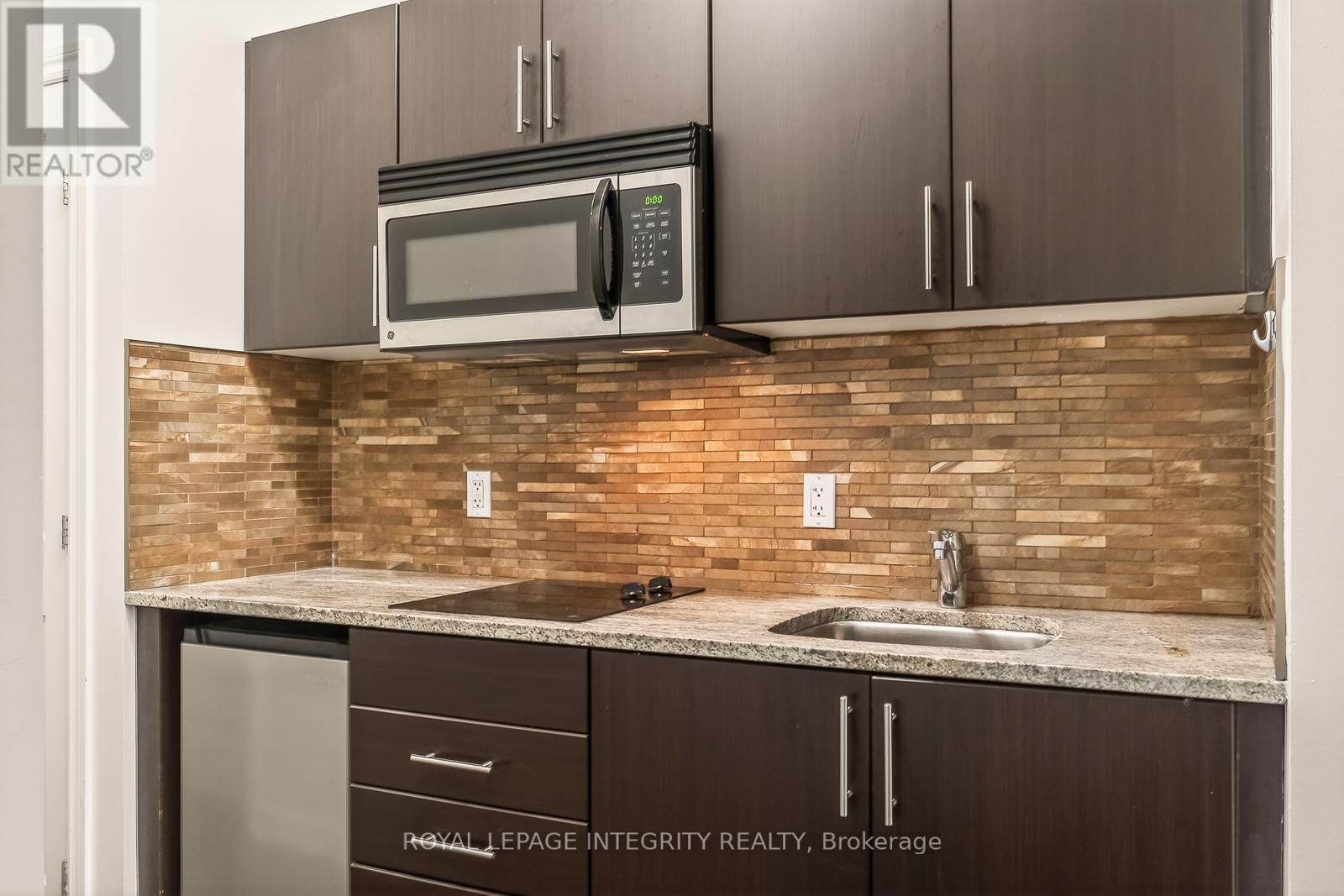 #506 429 KENT STREET - 14