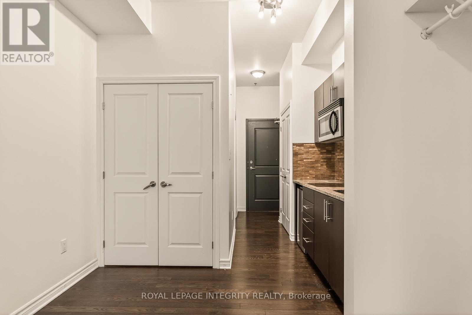 #506 429 KENT STREET - 16