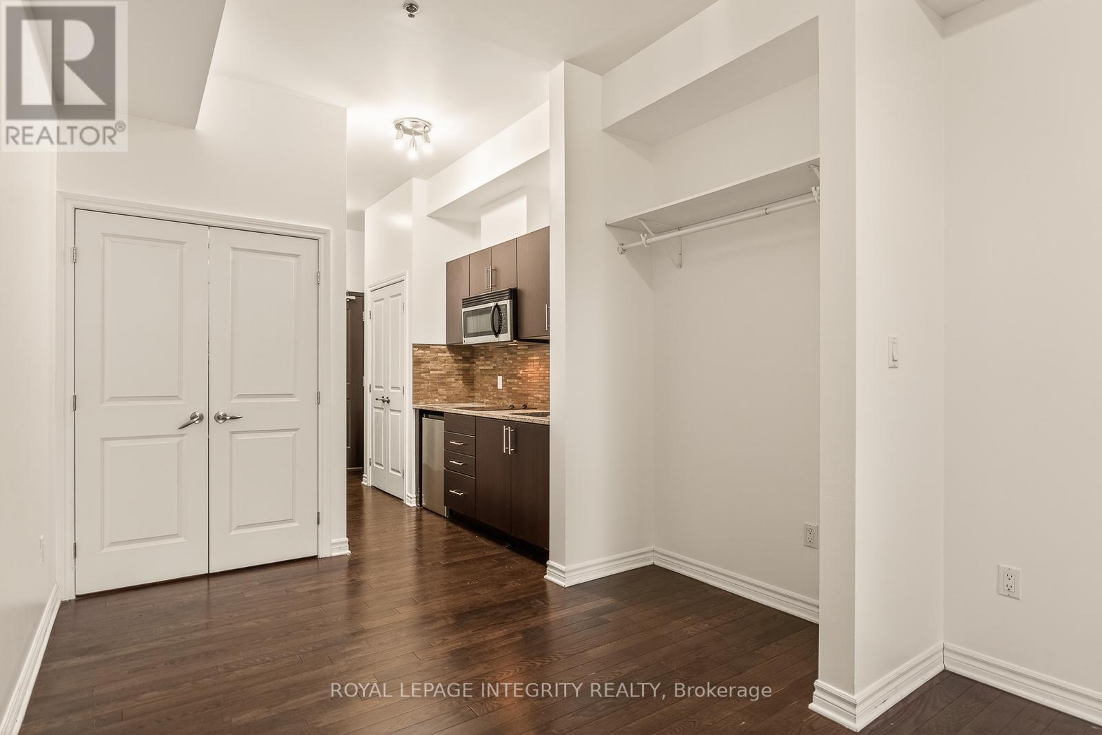 #506 429 KENT STREET - 17