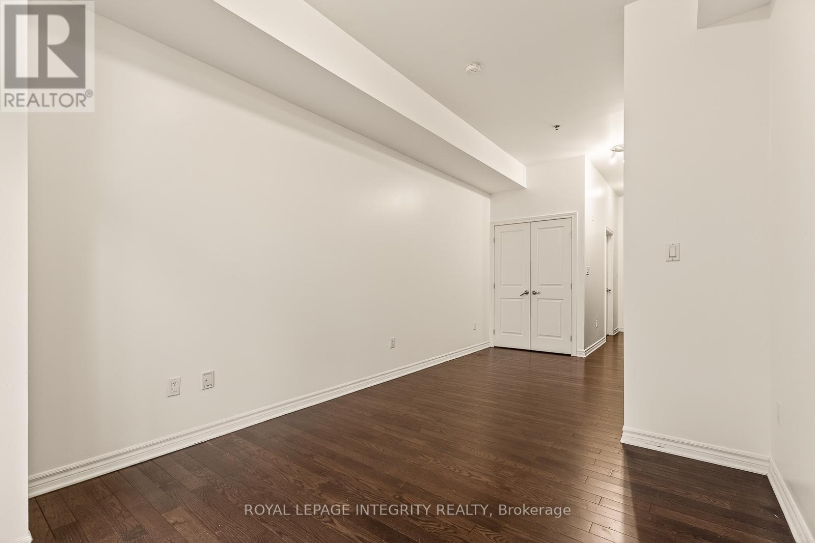 #506 429 KENT STREET - 18