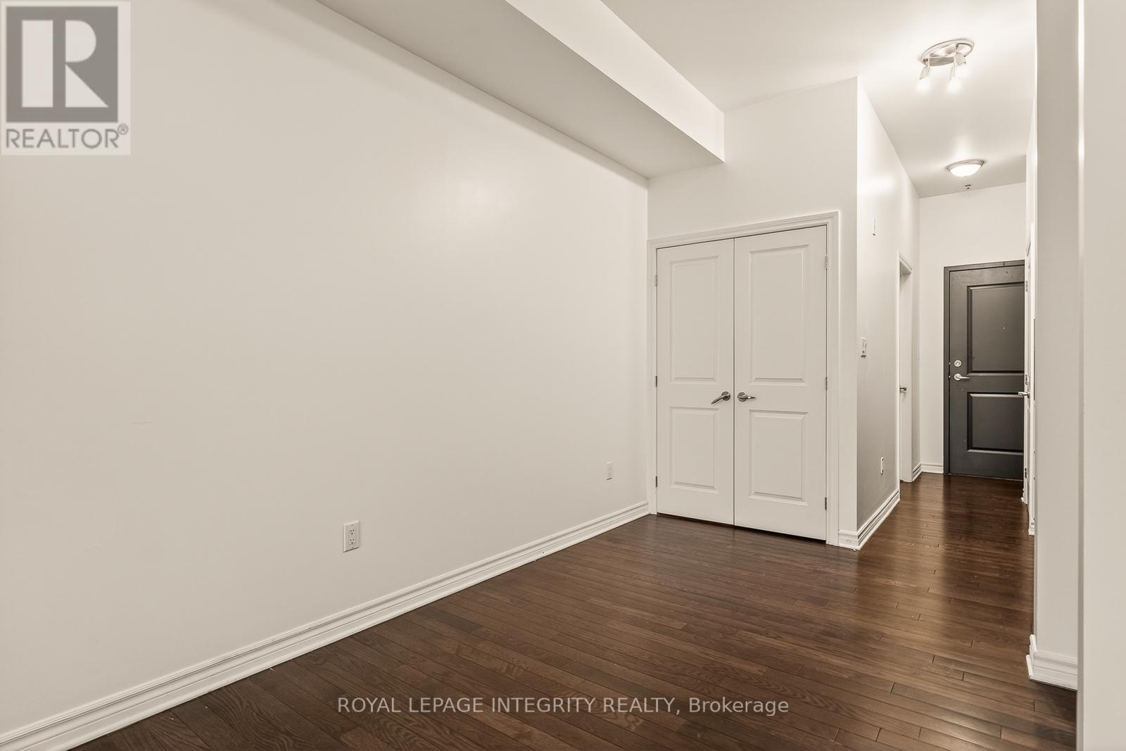 #506 429 KENT STREET - 21