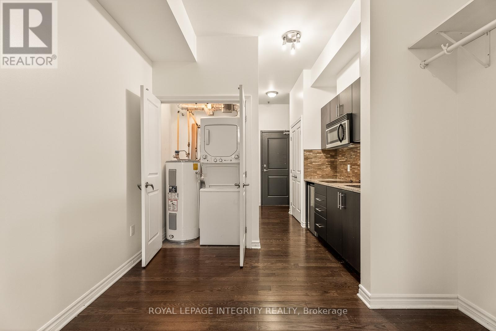 #506 429 KENT STREET - 22