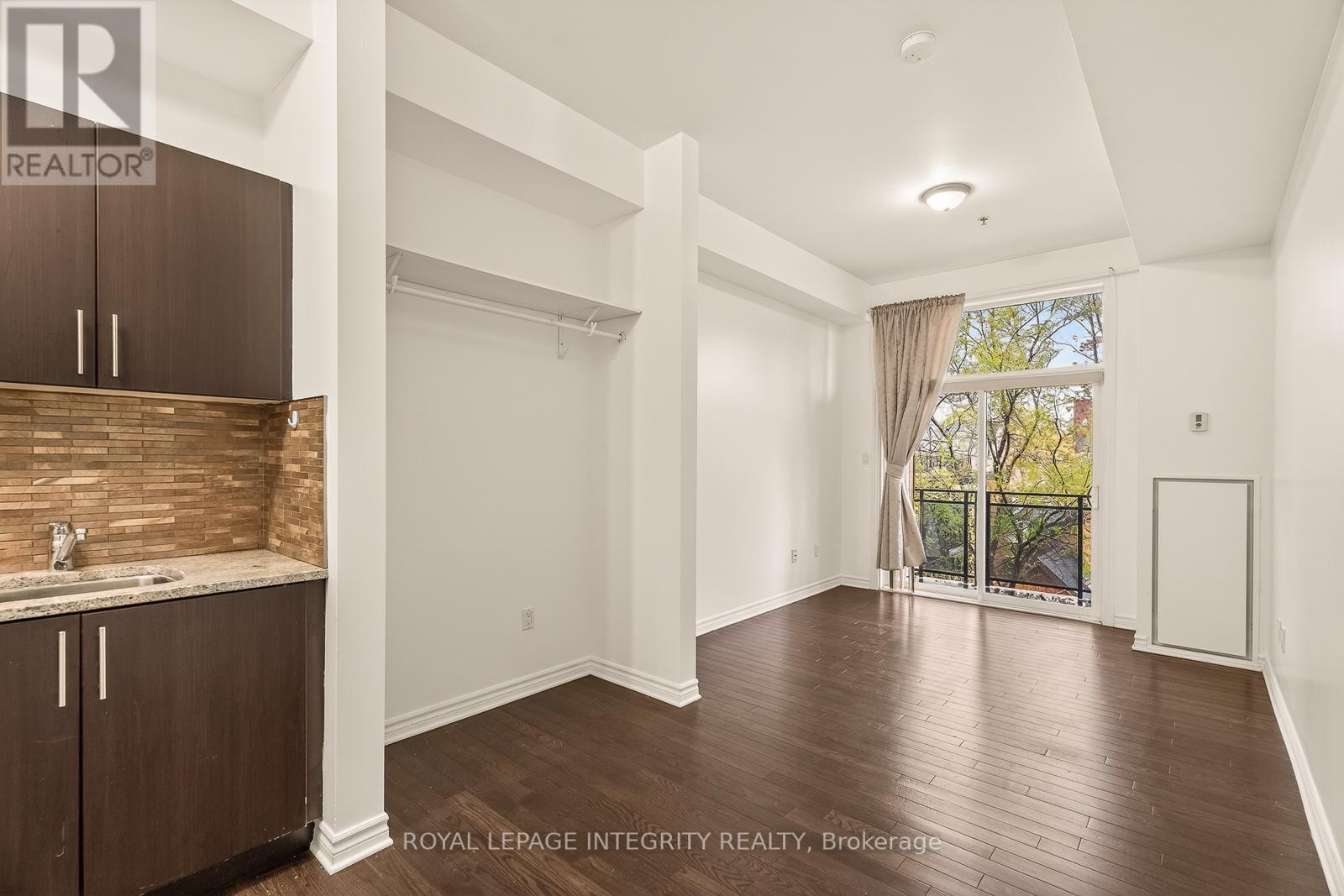 #506 429 KENT STREET - 24