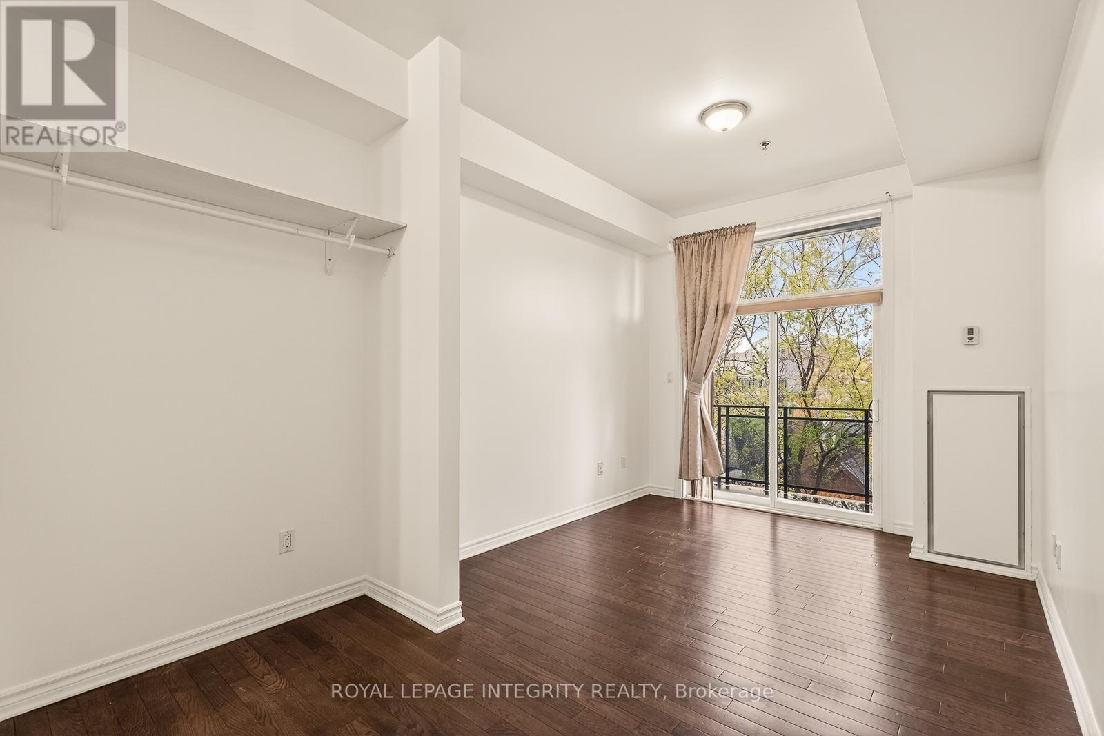 #506 429 KENT STREET - 25