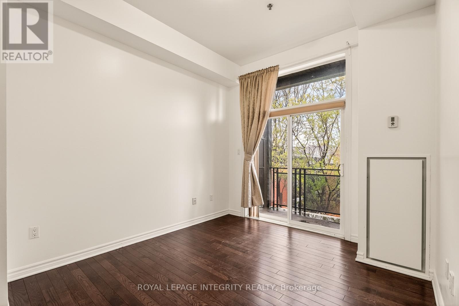 #506 429 KENT STREET - 26
