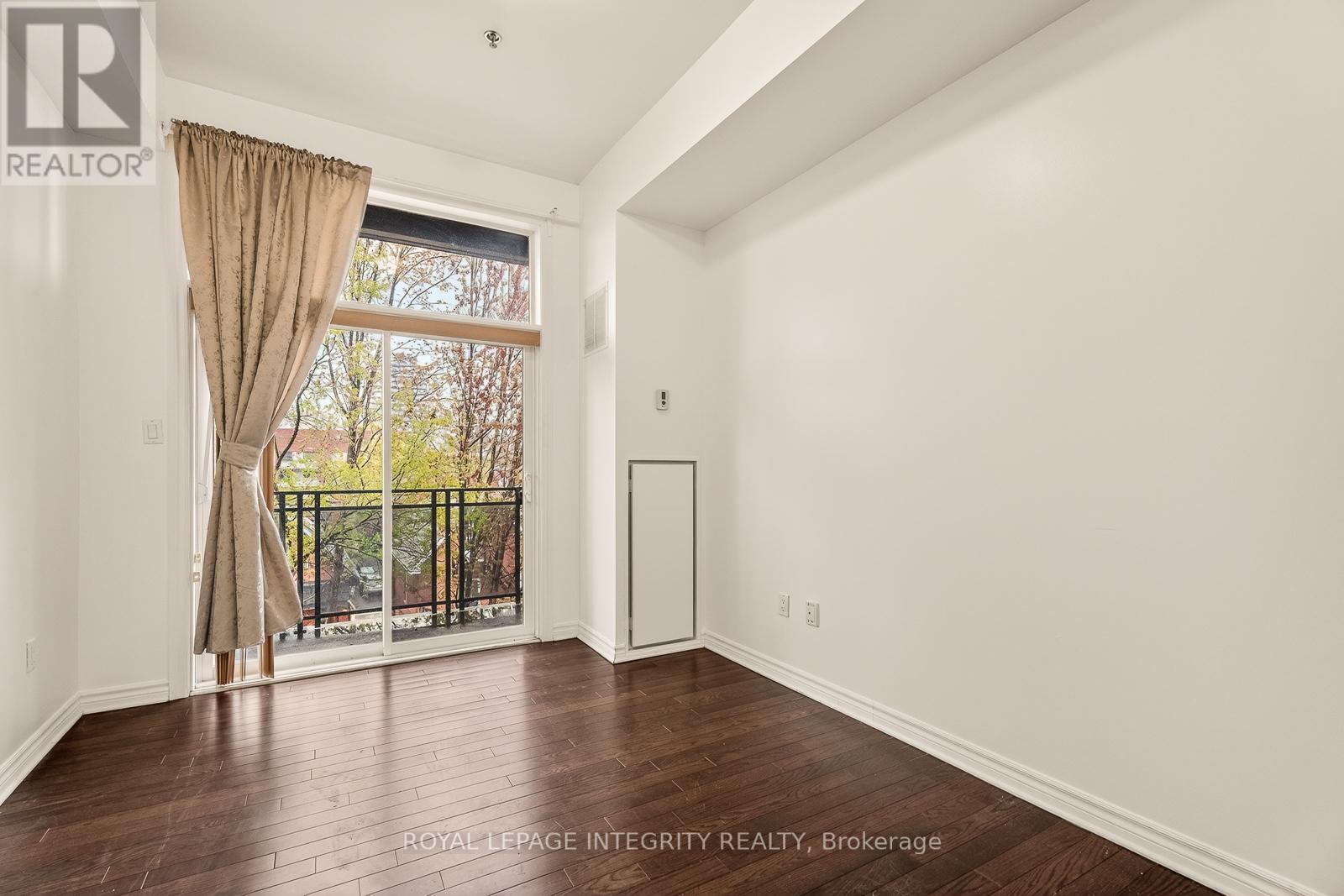 #506 429 KENT STREET - 28
