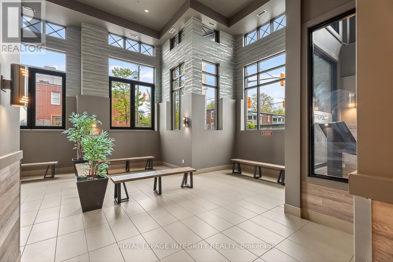#506 429 KENT STREET - 4