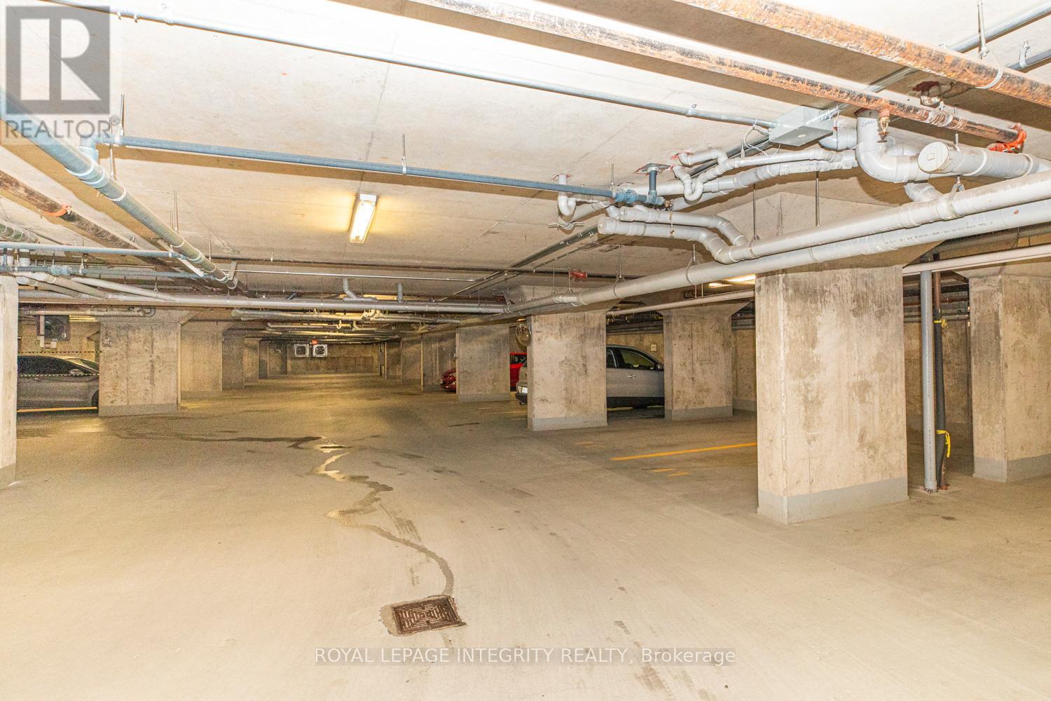 #506 429 KENT STREET - 40