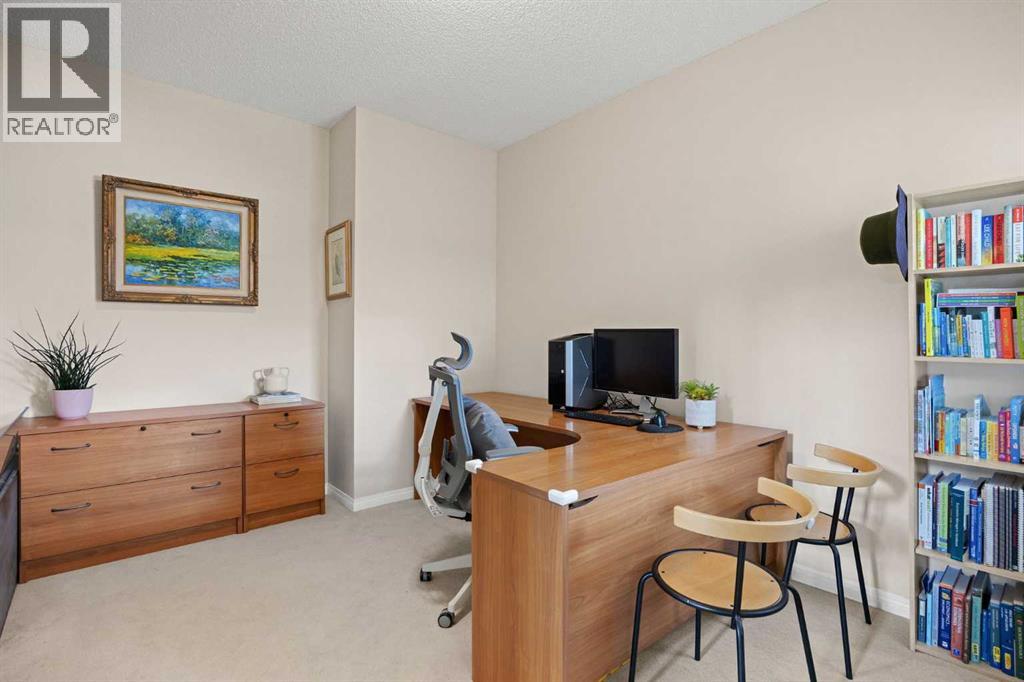 218 Wentworth Park SW - 23