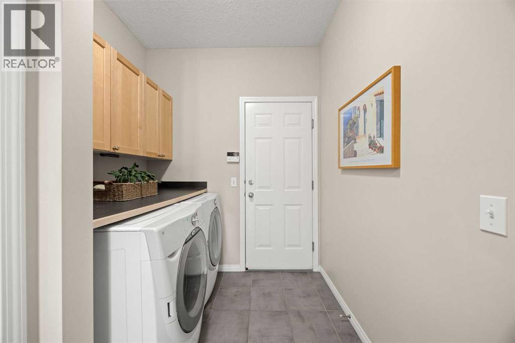 218 Wentworth Park SW - 25