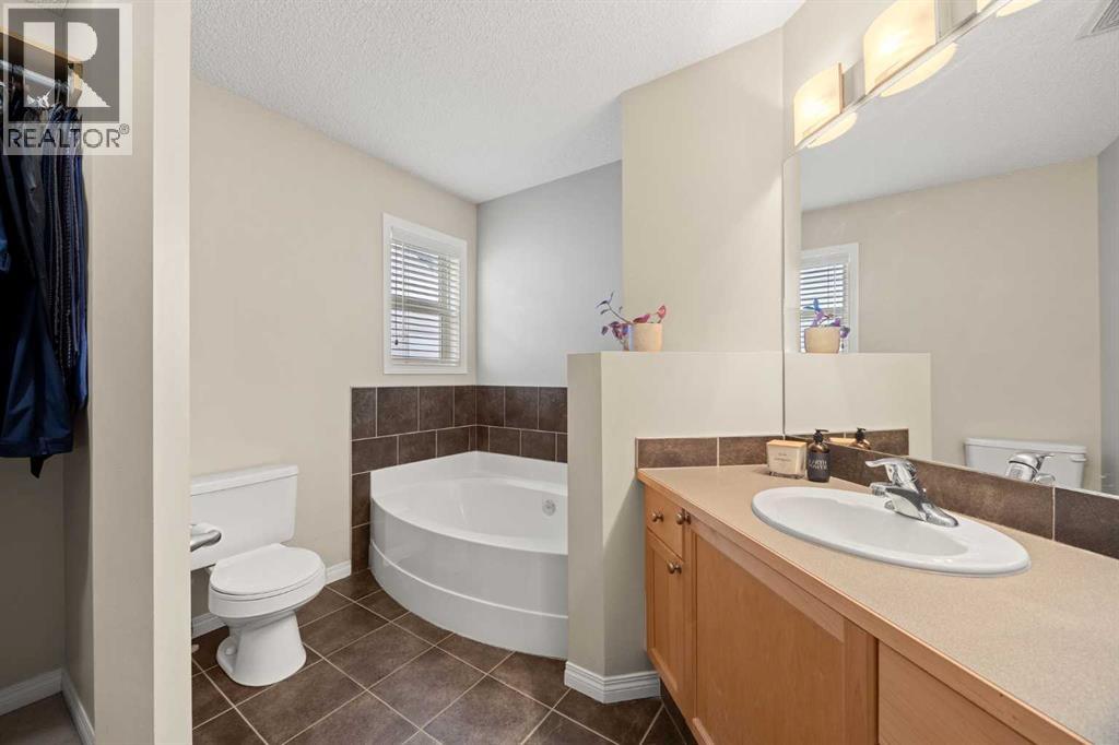 218 Wentworth Park SW - 30