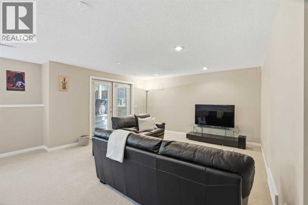 218 Wentworth Park SW - 37