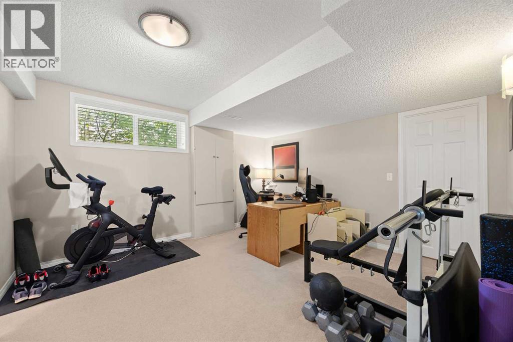 218 Wentworth Park SW - 41