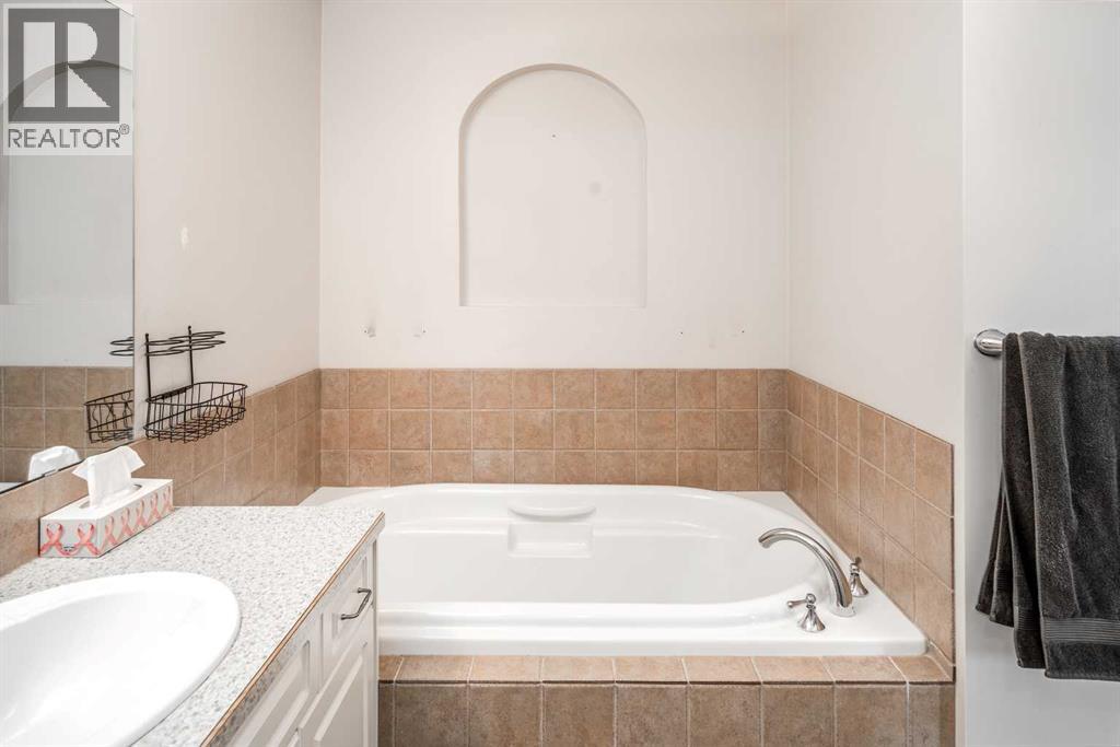 4 Springbank Bay SW - 22