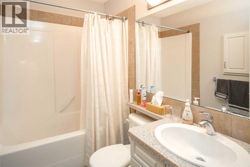 4 Springbank Bay SW - 27