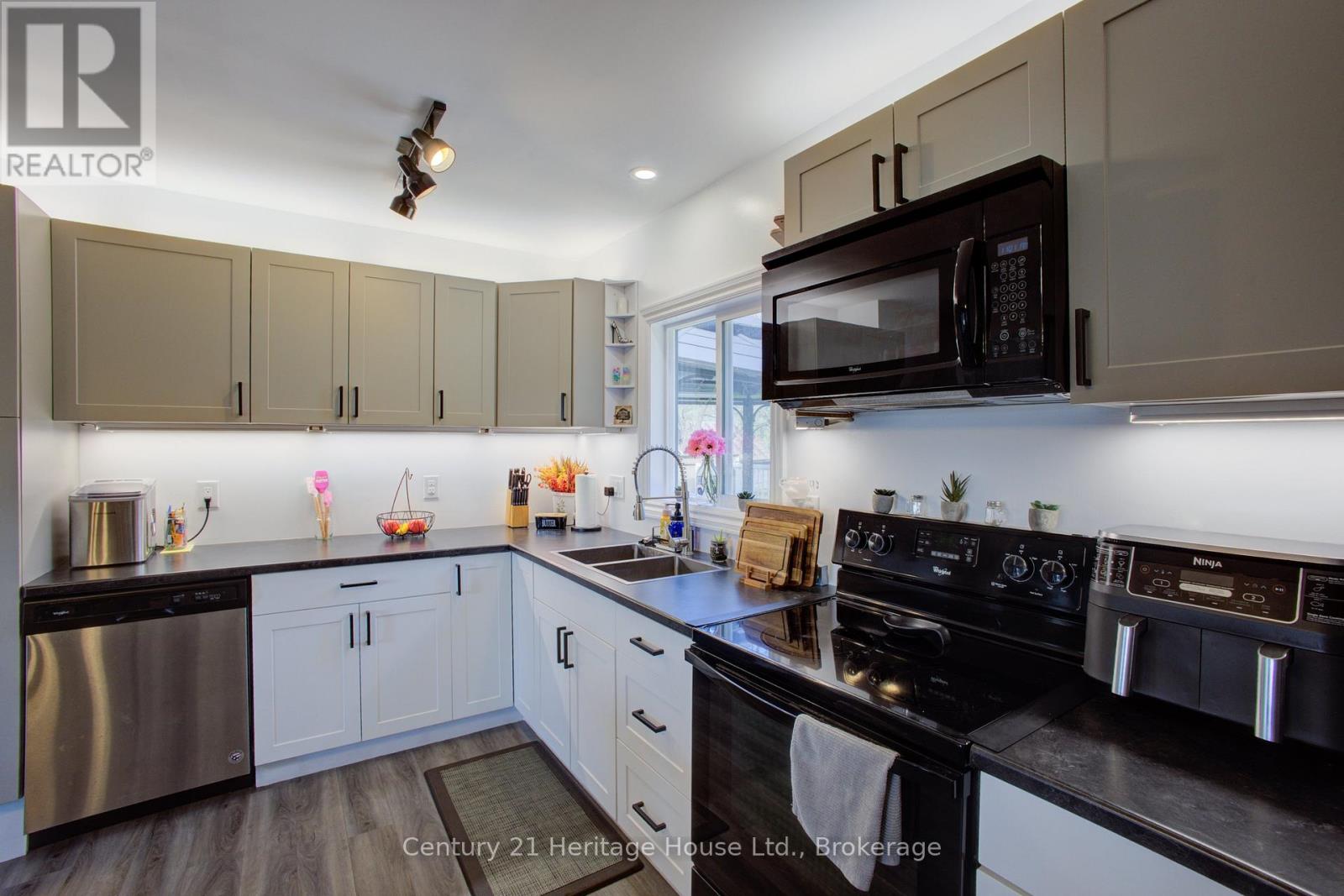 508 DURHAM ROAD W - 12
