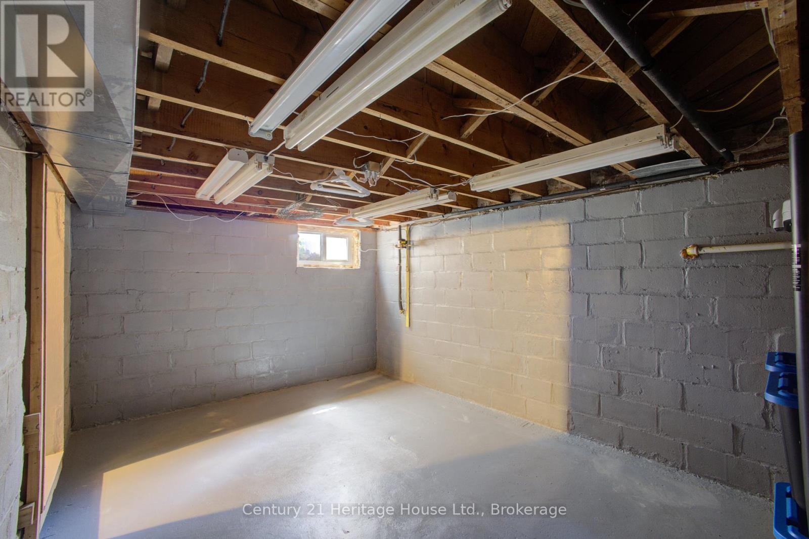 508 DURHAM ROAD W - 24