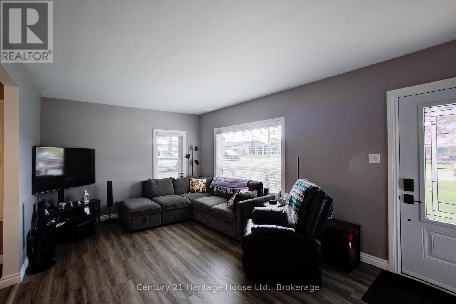 508 DURHAM ROAD W - 7