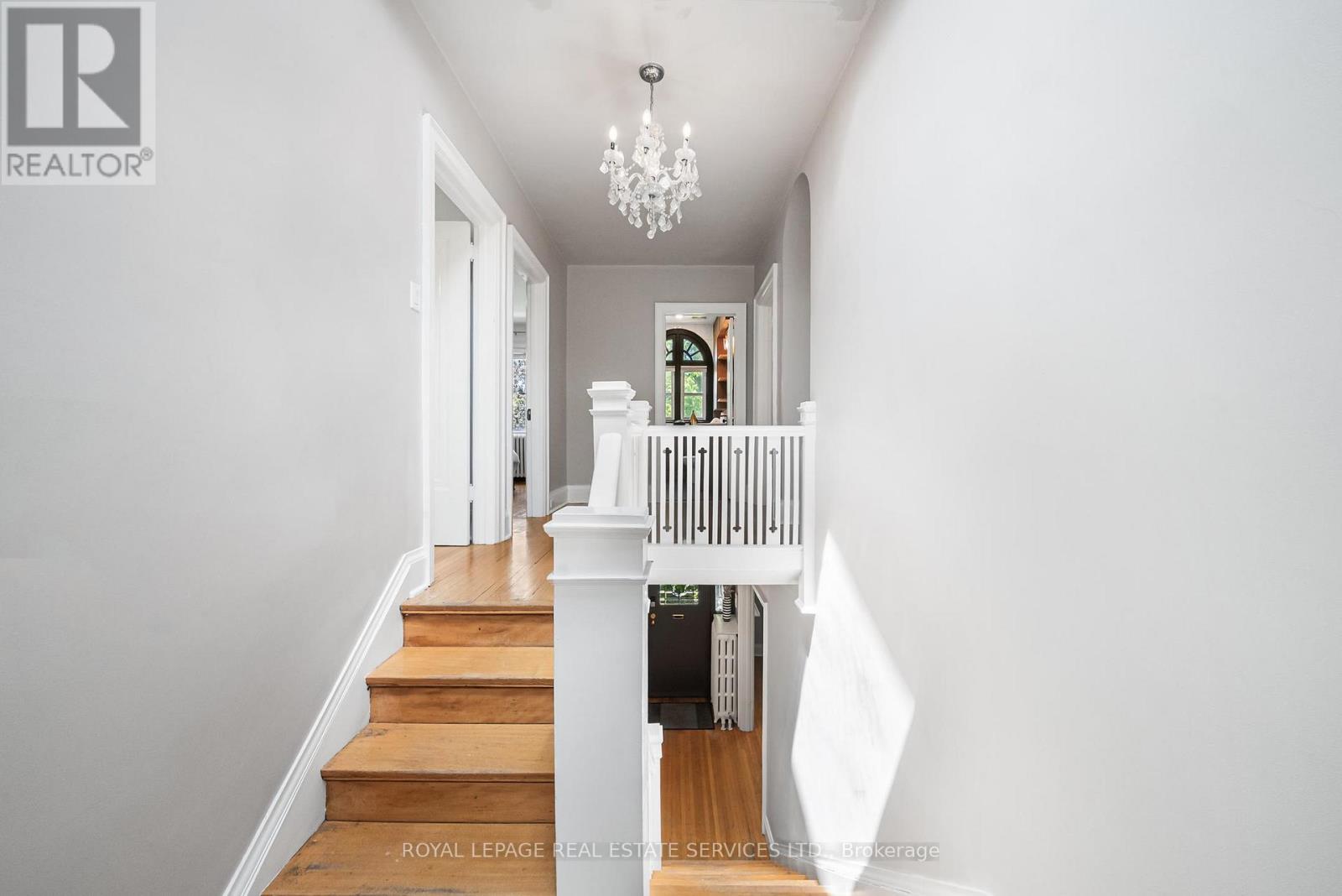 202 DINNICK CRESCENT - 17