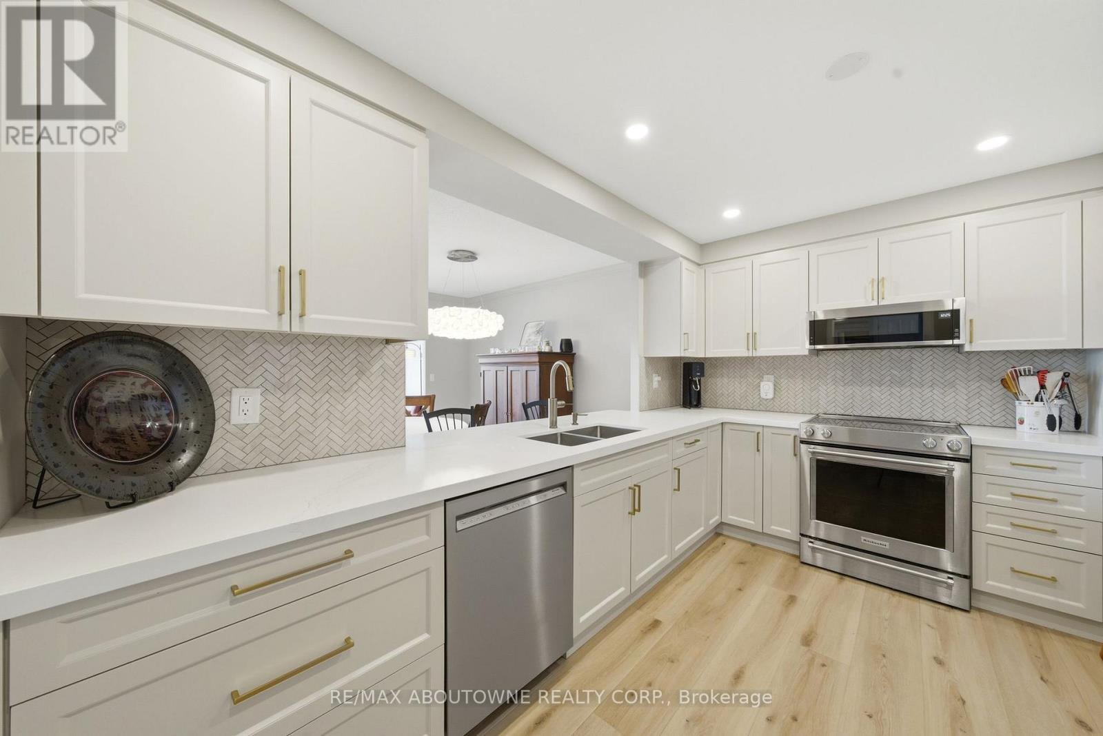 #606 442 MAPLE AVE. AVENUE - 10