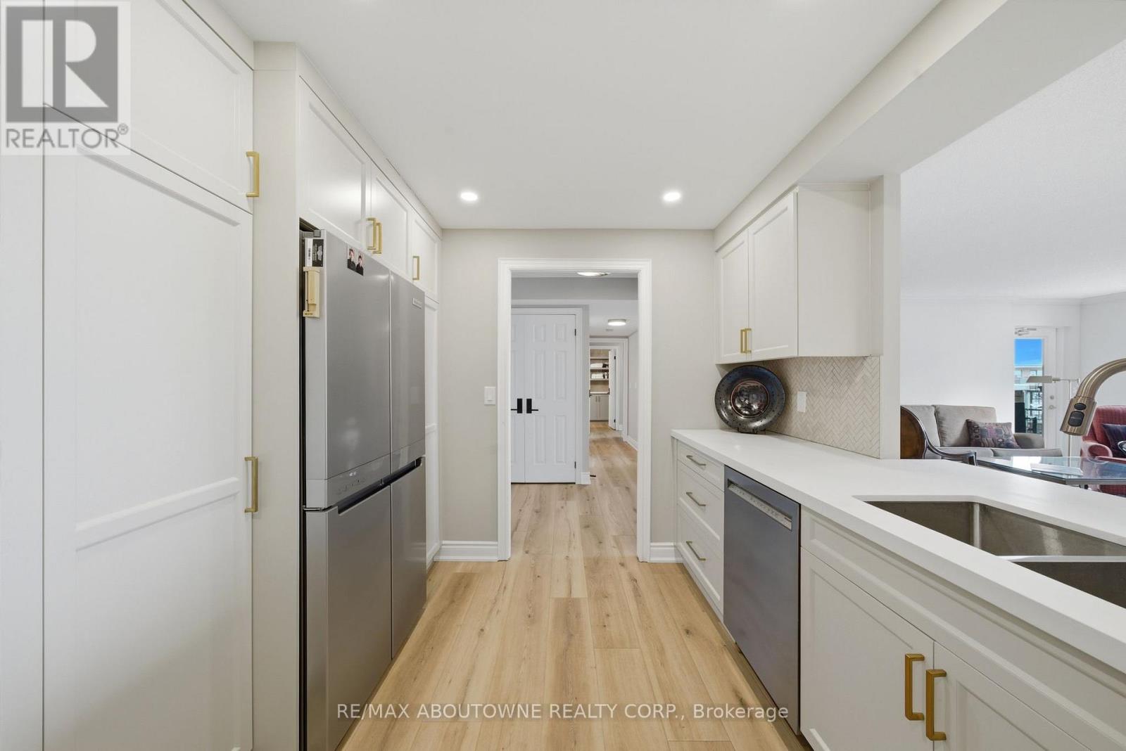 #606 442 MAPLE AVE. AVENUE - 12