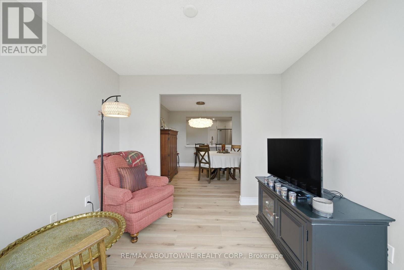 #606 442 MAPLE AVE. AVENUE - 22