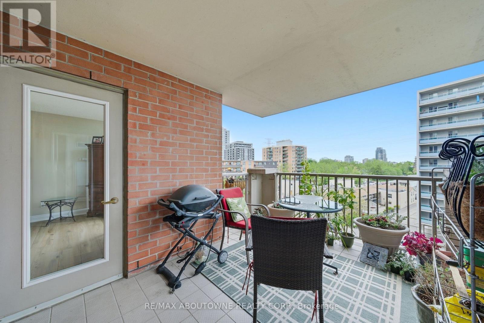 #606 442 MAPLE AVE. AVENUE - 30