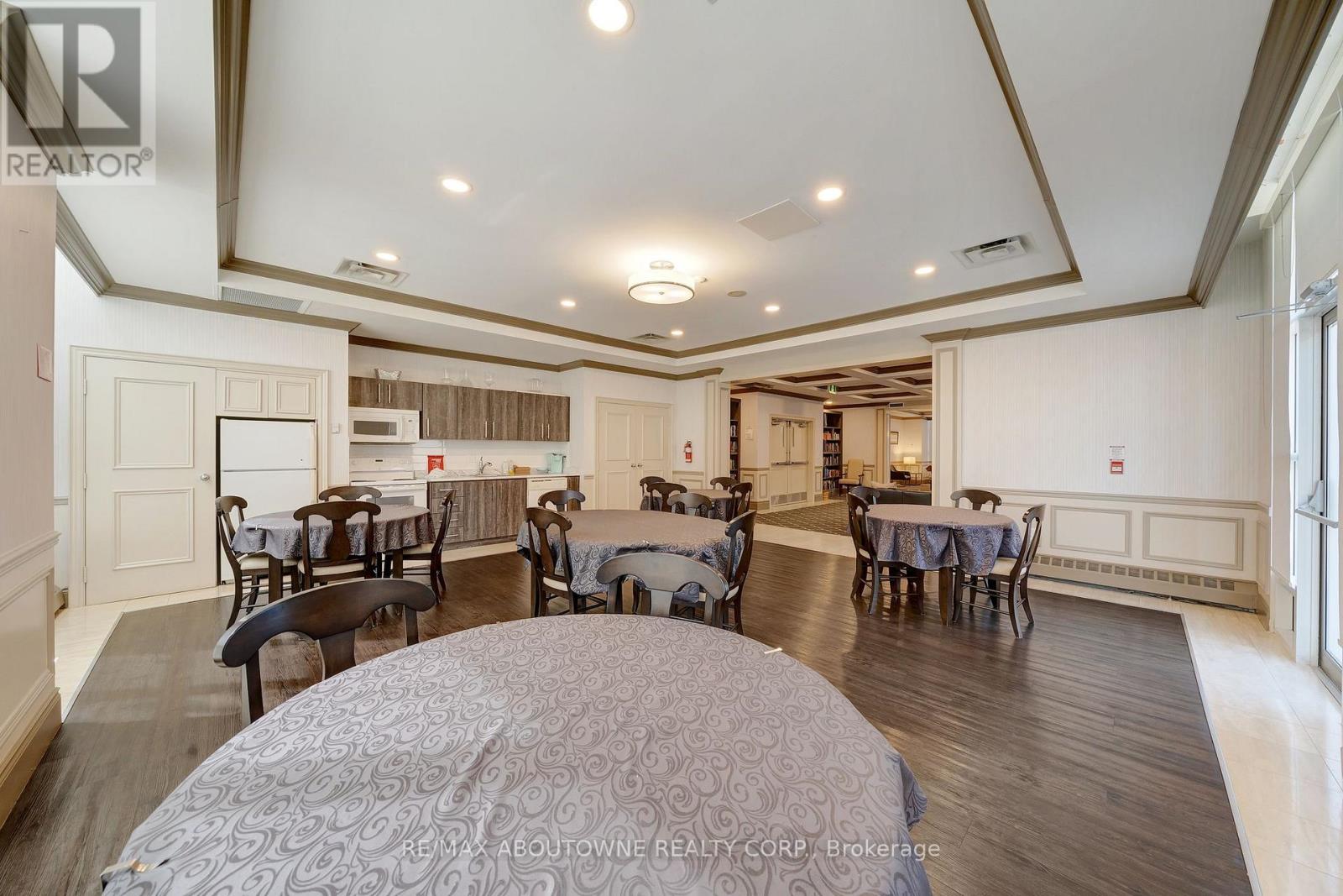 #606 442 MAPLE AVE. AVENUE - 44