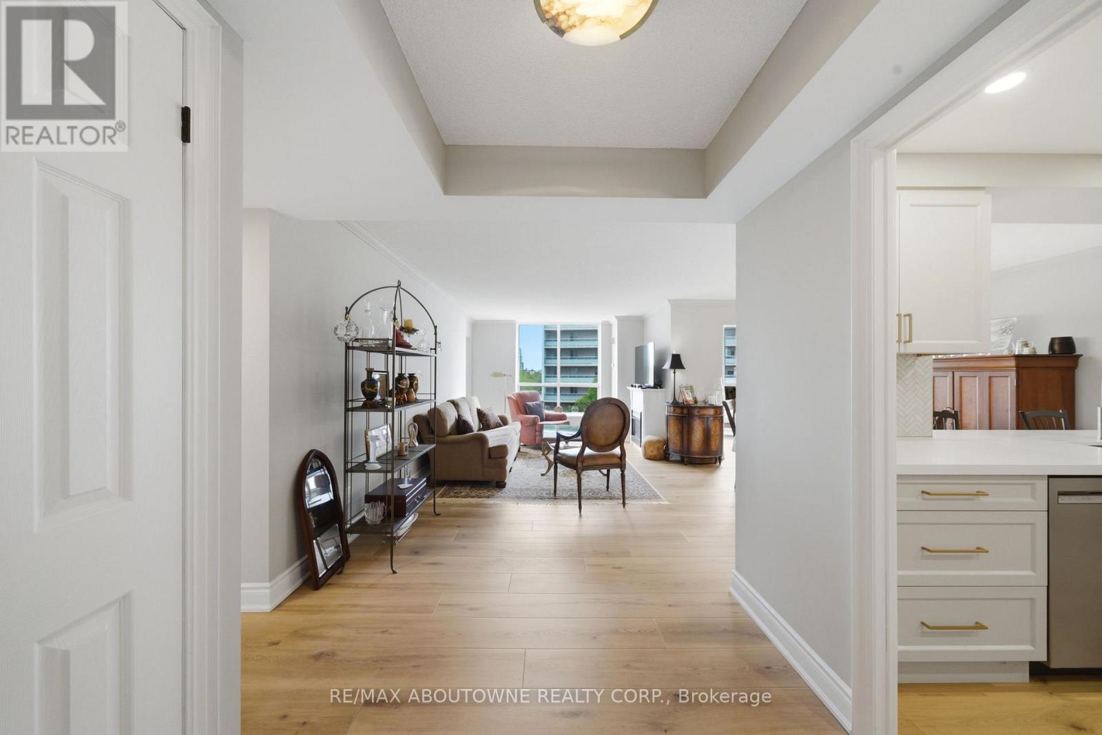 #606 442 MAPLE AVE. AVENUE - 7