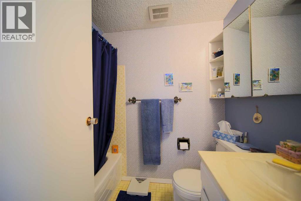 3004 25 Avenue SW - 18