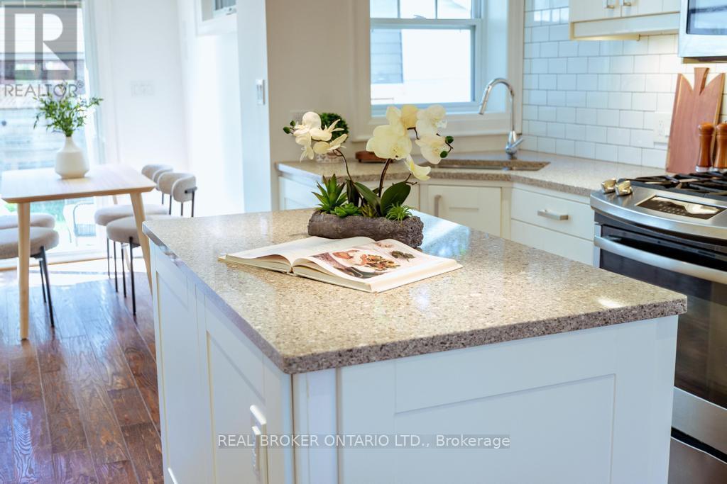 5 HEYWORTH CRESCENT S - 14