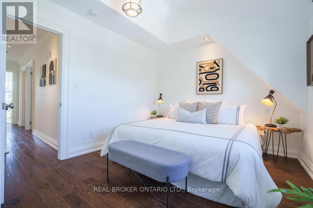 5 HEYWORTH CRESCENT S - 22