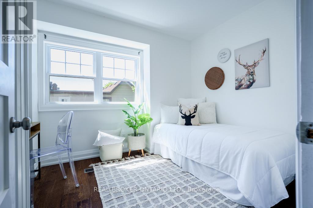 5 HEYWORTH CRESCENT S - 30