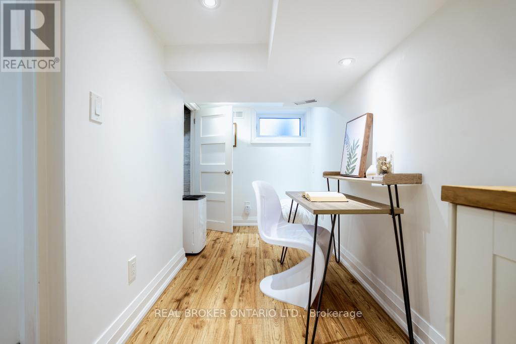 5 HEYWORTH CRESCENT S - 36