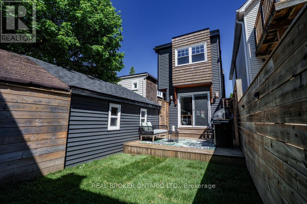 5 HEYWORTH CRESCENT S - 43