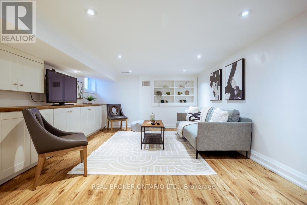 5 HEYWORTH CRESCENT S - 32