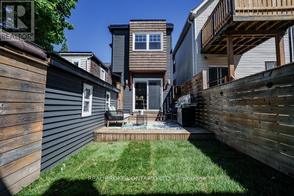 5 HEYWORTH CRESCENT S - 41