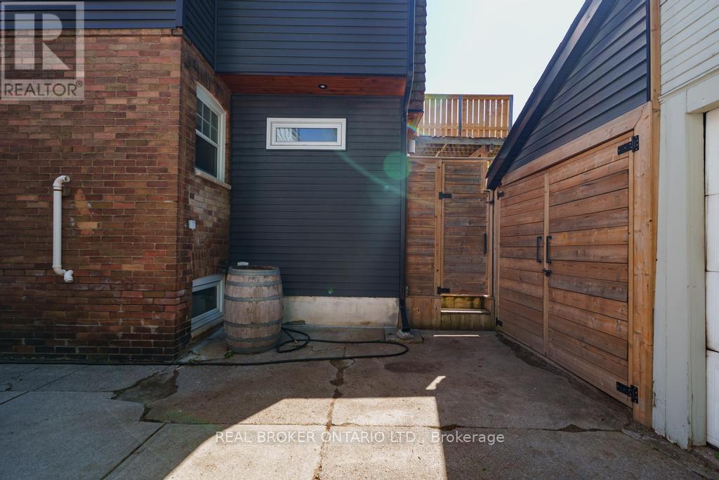 5 HEYWORTH CRESCENT S - 45