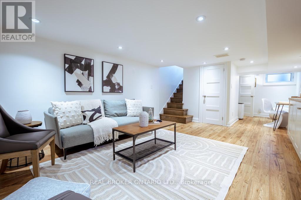 5 HEYWORTH CRESCENT S - 35