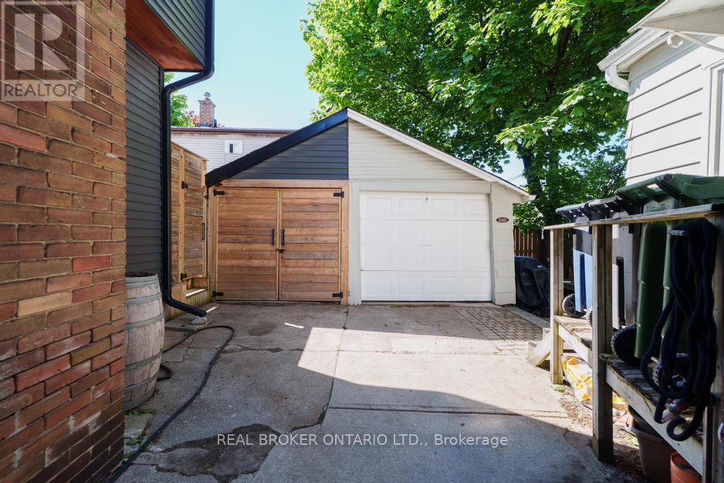 5 HEYWORTH CRESCENT S - 44
