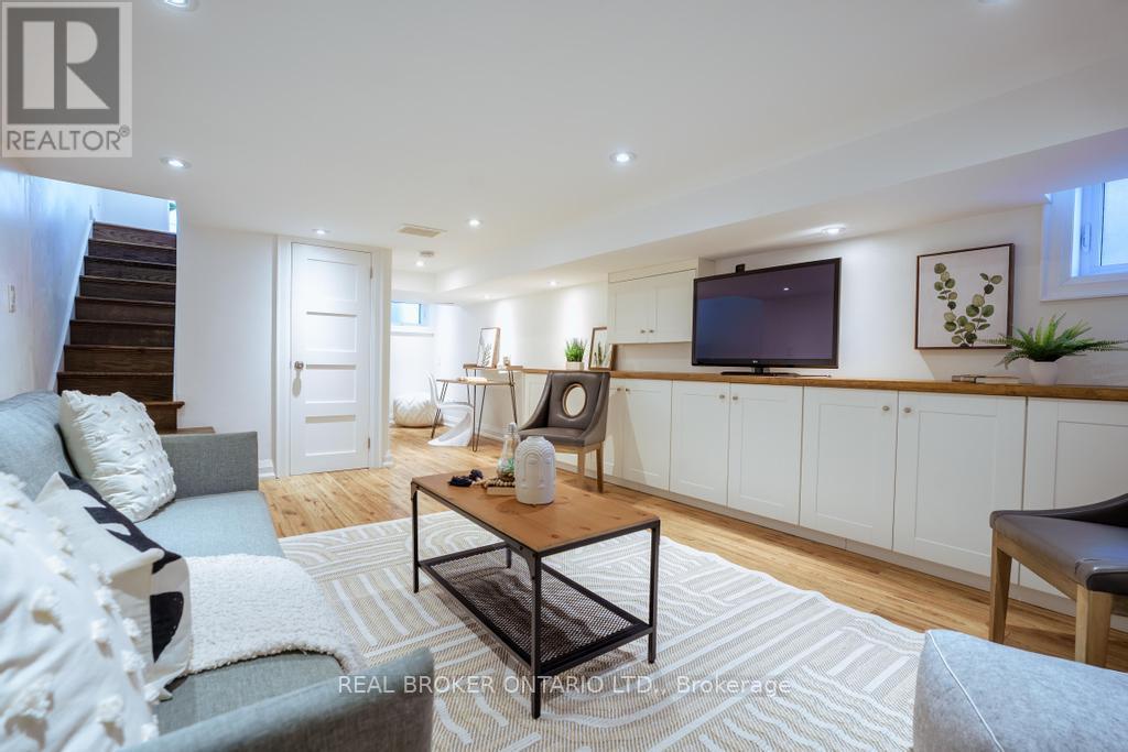 5 HEYWORTH CRESCENT S - 33