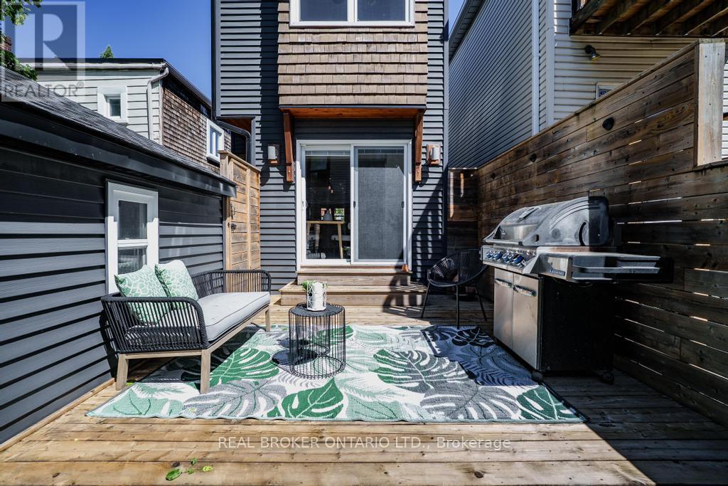 5 HEYWORTH CRESCENT S - 40